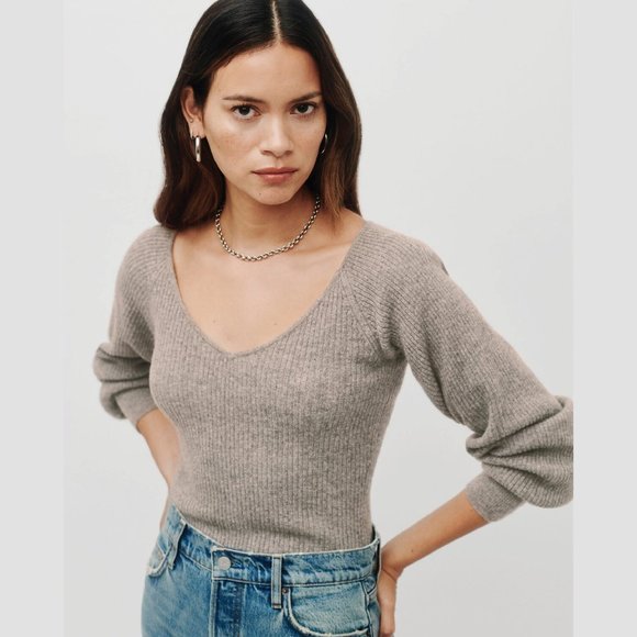 Reformation Sweaters - Reformation Hart Cashmere V-Neck Sweater in Dark Grey Size XS